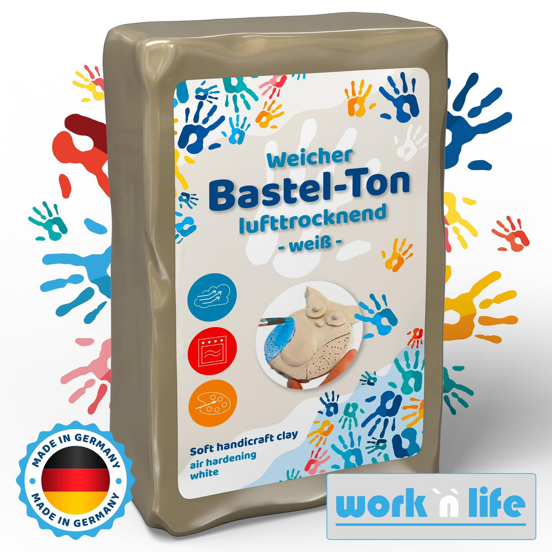 Lufttrocknender Bastelton auf weißem Hintergrund